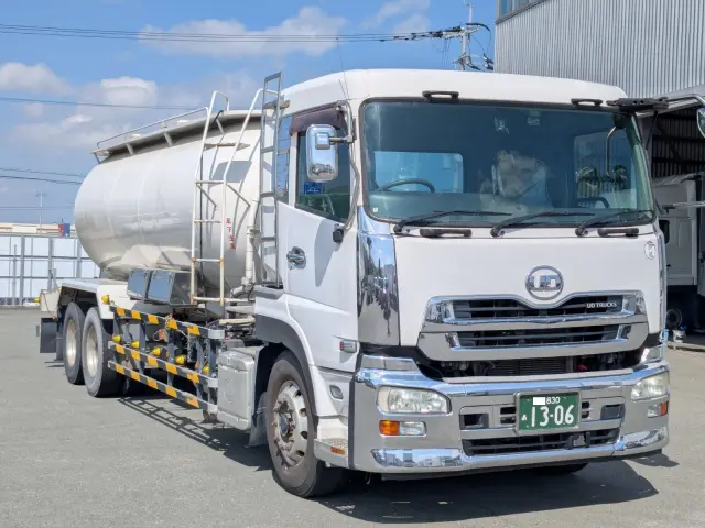 ＵＤ クオン QKG-CD5ZL(6x2)の写真3