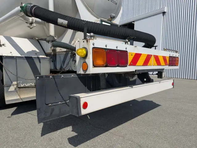 ＵＤ クオン QKG-CD5ZL(6x2)の写真6