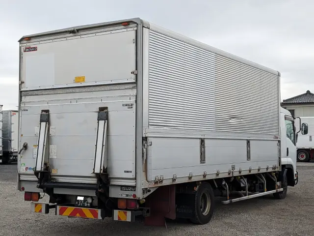 いすゞ フォワード TKG-FRR90T2(2WD)の写真4