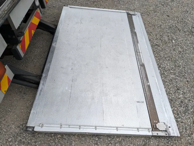 いすゞ フォワード TKG-FRR90T2(2WD)の写真9