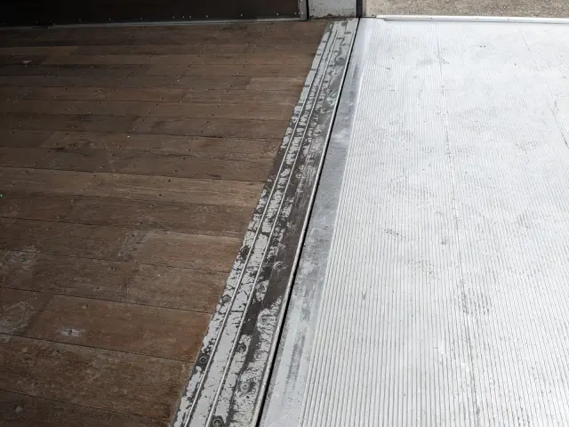 いすゞ フォワード TKG-FRR90T2(2WD)の写真10