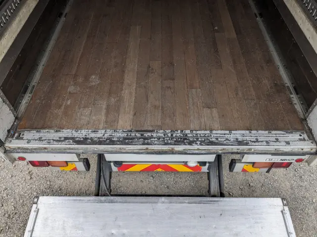 いすゞ フォワード TKG-FRR90T2(2WD)の写真11