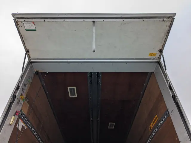 いすゞ フォワード TKG-FRR90T2(2WD)の写真12