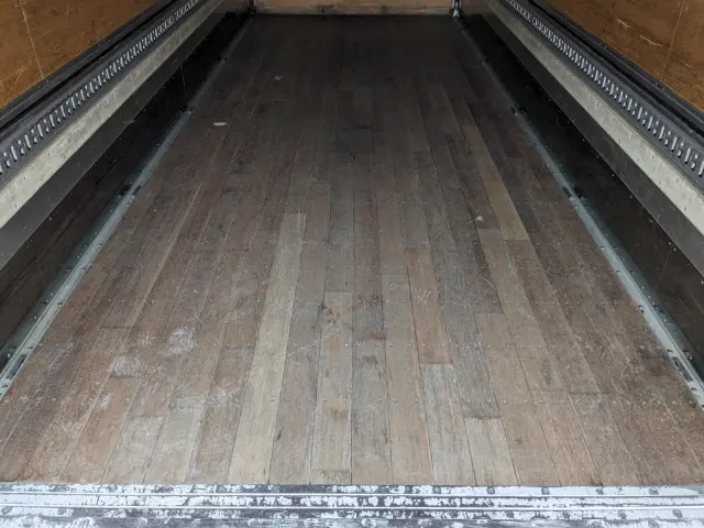 いすゞ フォワード TKG-FRR90T2(2WD)の写真13