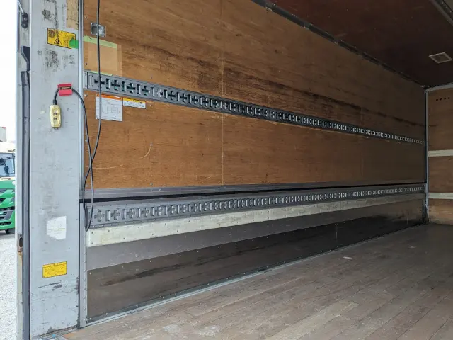 いすゞ フォワード TKG-FRR90T2(2WD)の写真21