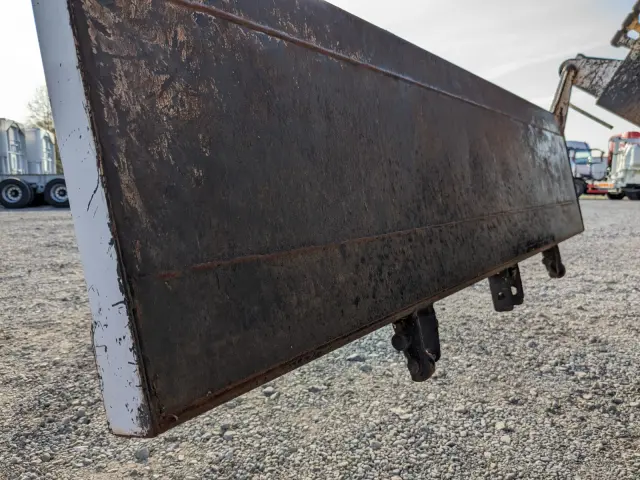 いすゞ エルフ TPG-NKR85AD(2WD)の写真9