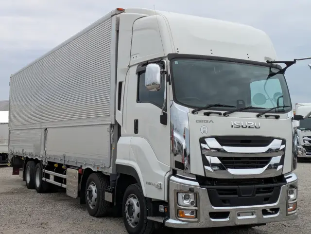 いすゞ ギガ 2PG-CYJ77D(8x4)の写真2