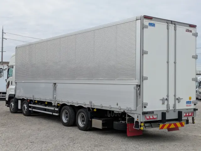 いすゞ ギガ 2PG-CYJ77D(8x4)の写真3