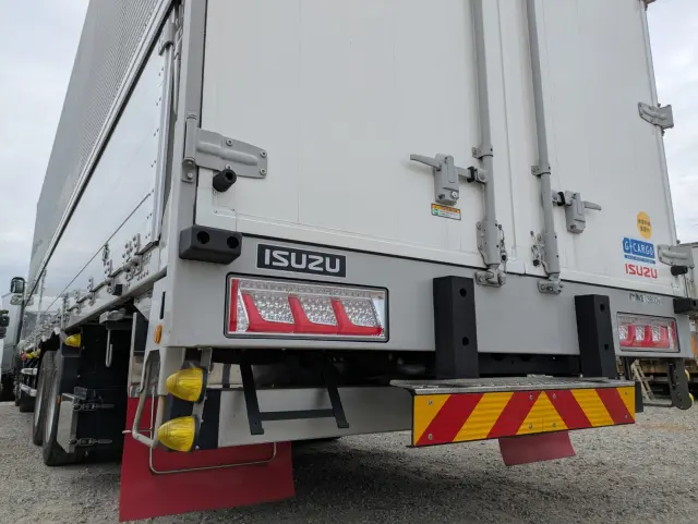 いすゞ ギガ 2PG-CYJ77D(8x4)の写真5