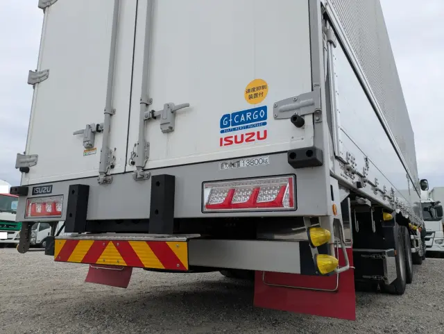 いすゞ ギガ 2PG-CYJ77D(8x4)の写真6