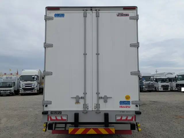 いすゞ ギガ 2PG-CYJ77D(8x4)の写真7