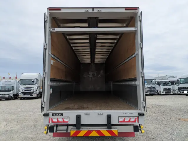 いすゞ ギガ 2PG-CYJ77D(8x4)の写真8