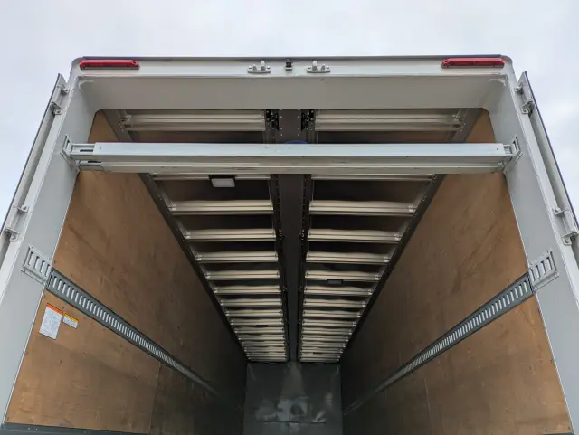 いすゞ ギガ 2PG-CYJ77D(8x4)の写真9