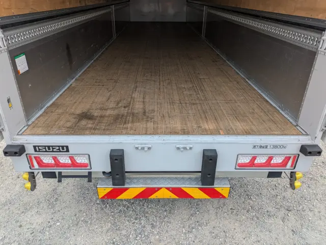 いすゞ ギガ 2PG-CYJ77D(8x4)の写真10