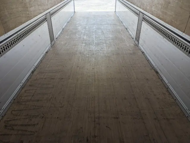 いすゞ ギガ 2PG-CYJ77D(8x4)の写真13