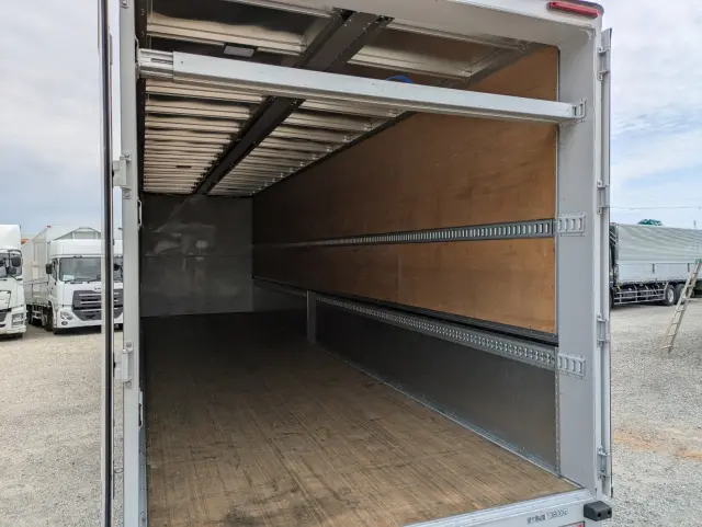 いすゞ ギガ 2PG-CYJ77D(8x4)の写真14