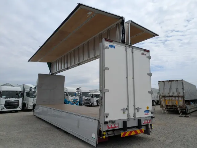 いすゞ ギガ 2PG-CYJ77D(8x4)の写真29