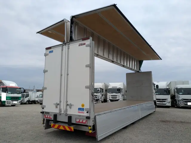 いすゞ ギガ 2PG-CYJ77D(8x4)の写真31