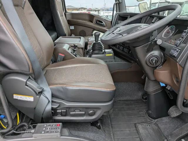 いすゞ ギガ 2PG-CYJ77D(8x4)の写真38