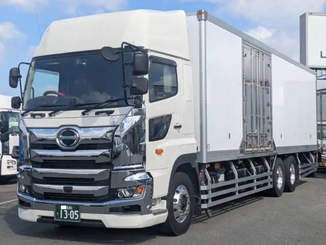 日野 プロフィア 2DG-FR1AHC(6x2)の写真1