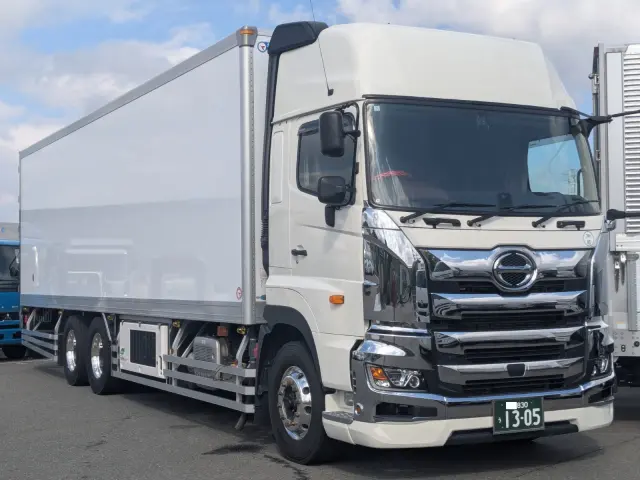 日野 プロフィア 2DG-FR1AHC(6x2)の写真2