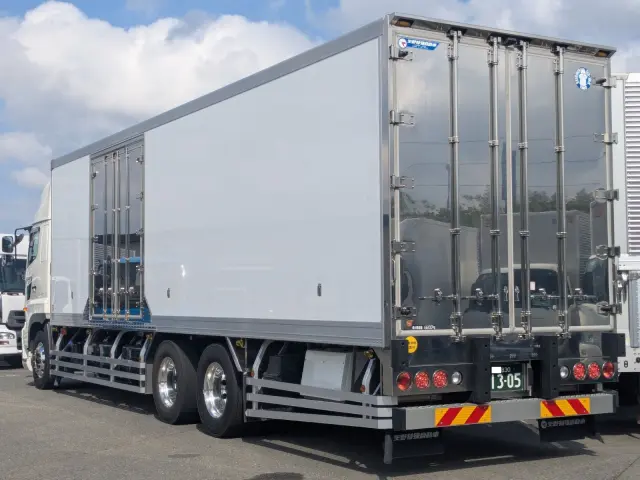 日野 プロフィア 2DG-FR1AHC(6x2)の写真4