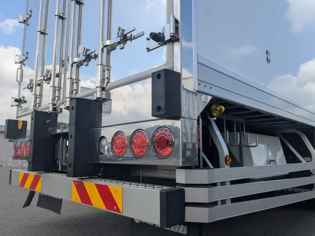 日野 プロフィア 2DG-FR1AHC(6x2)の写真7