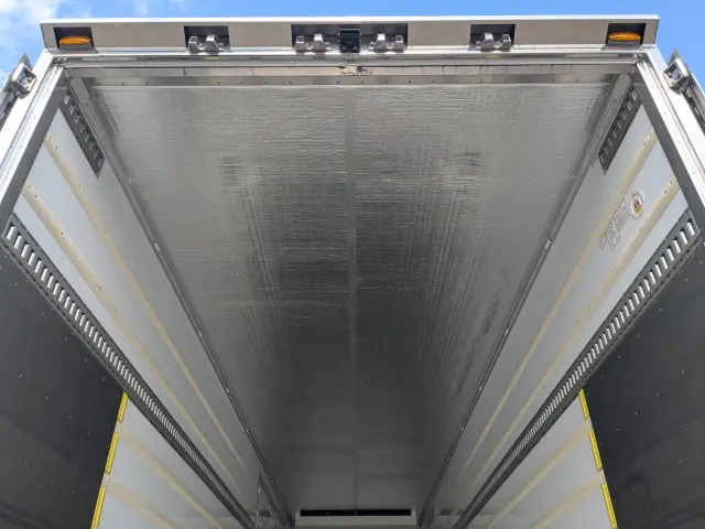 日野 プロフィア 2DG-FR1AHC(6x2)の写真9