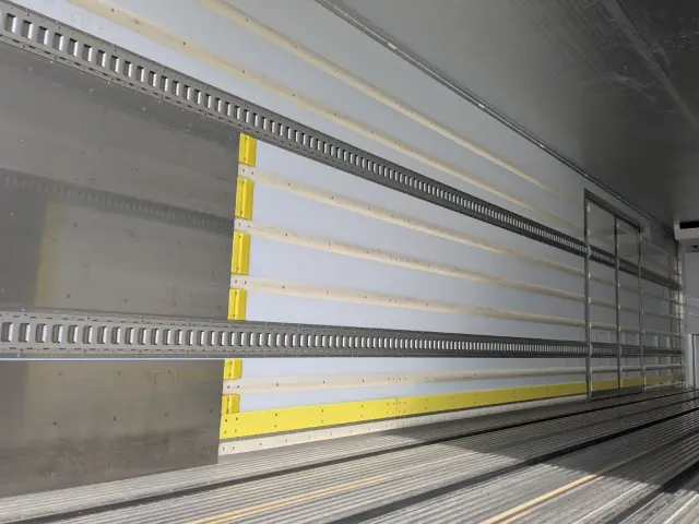 日野 プロフィア 2DG-FR1AHC(6x2)の写真12