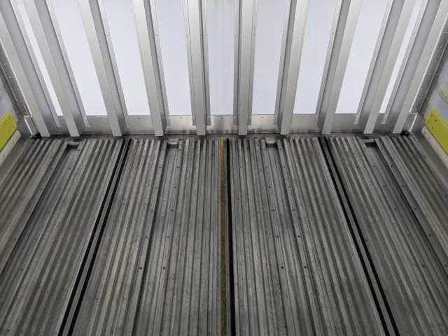 日野 プロフィア 2DG-FR1AHC(6x2)の写真15