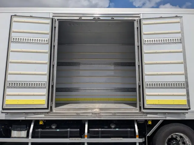 日野 プロフィア 2DG-FR1AHC(6x2)の写真30