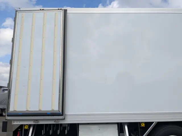 日野 プロフィア 2DG-FR1AHC(6x2)の写真31