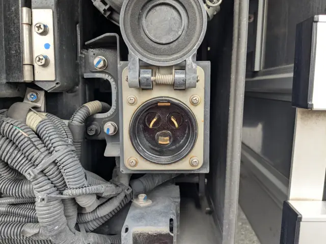 日野 プロフィア 2DG-FR1AHC(6x2)の写真38