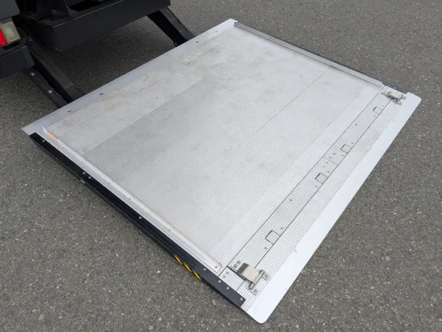 三菱 キャンター 2RG-FEAV0(2WD)の写真10