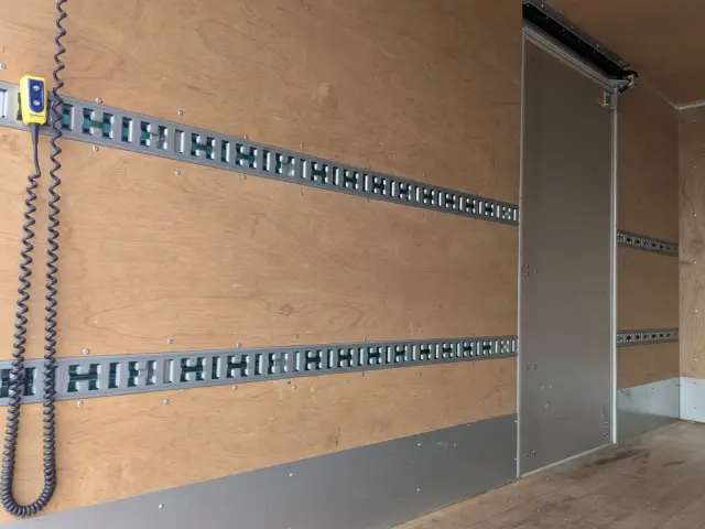 三菱 キャンター 2RG-FEAV0(2WD)の写真14