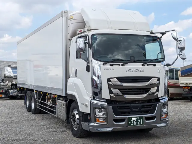 いすゞ ギガ 2KG-CYY77C(6x4)の写真2