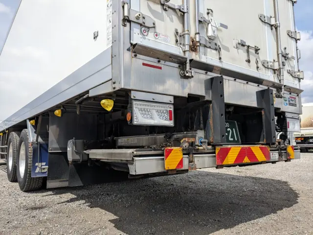 いすゞ ギガ 2KG-CYY77C(6x4)の写真7