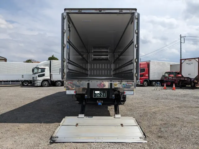 いすゞ ギガ 2KG-CYY77C(6x4)の写真8