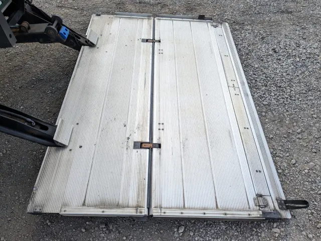 いすゞ ギガ 2KG-CYY77C(6x4)の写真9