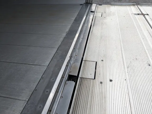 いすゞ ギガ 2KG-CYY77C(6x4)の写真10