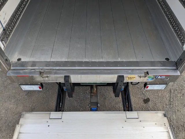 いすゞ ギガ 2KG-CYY77C(6x4)の写真11