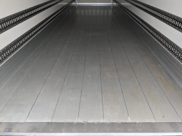 いすゞ ギガ 2KG-CYY77C(6x4)の写真13