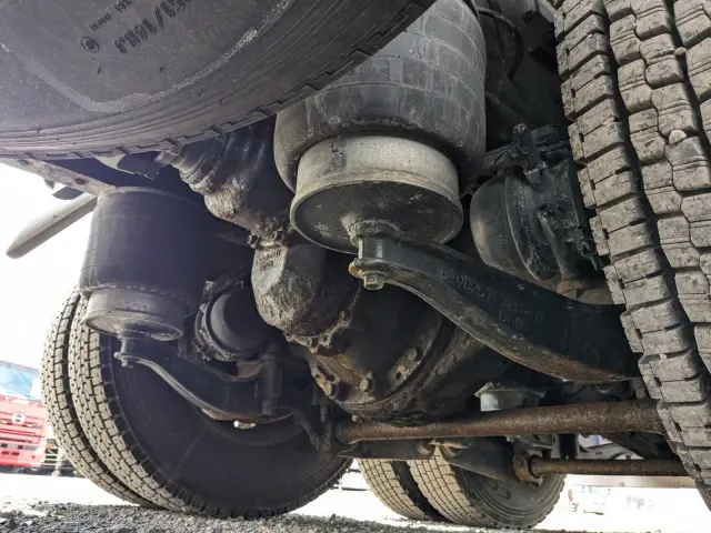 いすゞ ギガ 2KG-CYY77C(6x4)の写真23