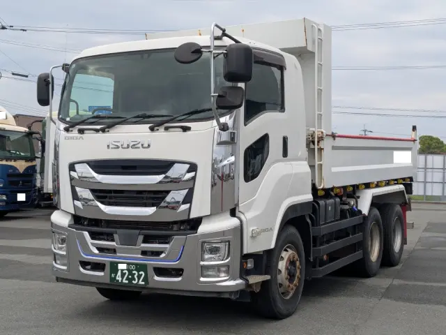 いすゞ ギガ 2PG-CXZ77CT(6x4)の写真1