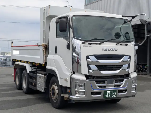 いすゞ ギガ 2PG-CXZ77CT(6x4)の写真2