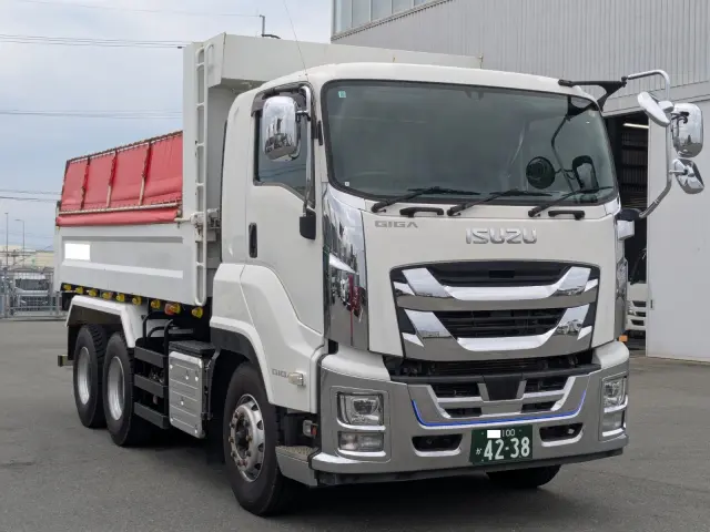 いすゞ ギガ 2PG-CXZ77CT(6x4)の写真2