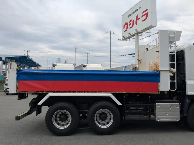 いすゞ ギガ 2PG-CXZ77CT(6x4)の写真15