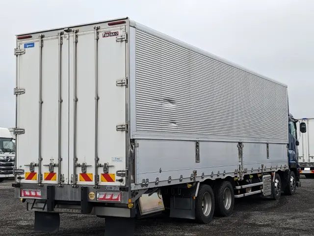 いすゞ ギガ 2PG-CYJ77C(8x4)の写真5