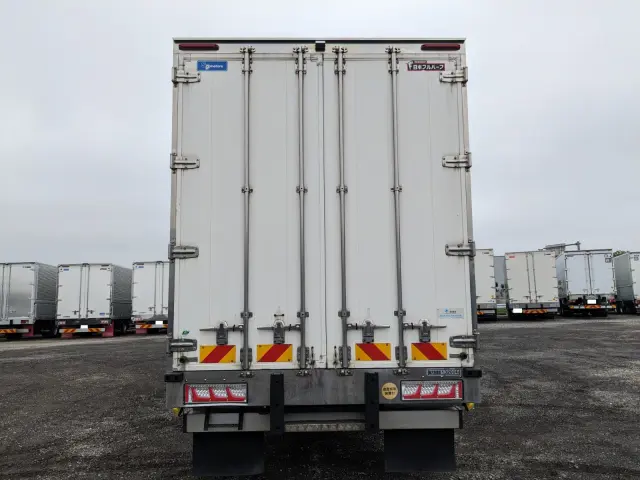 いすゞ ギガ 2PG-CYJ77C(8x4)の写真6