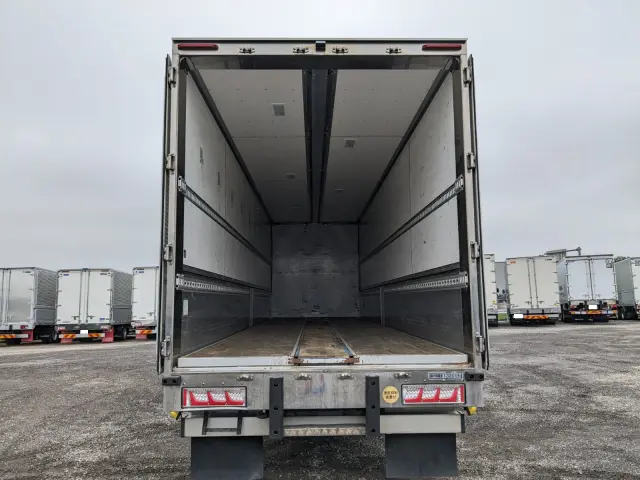 いすゞ ギガ 2PG-CYJ77C(8x4)の写真9